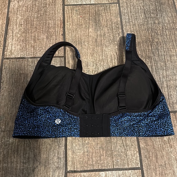 EUC Lululemon Bubbles Pipe Dream Blue/Black Ta Ta Tamer III Bra - Picture 2 of 10